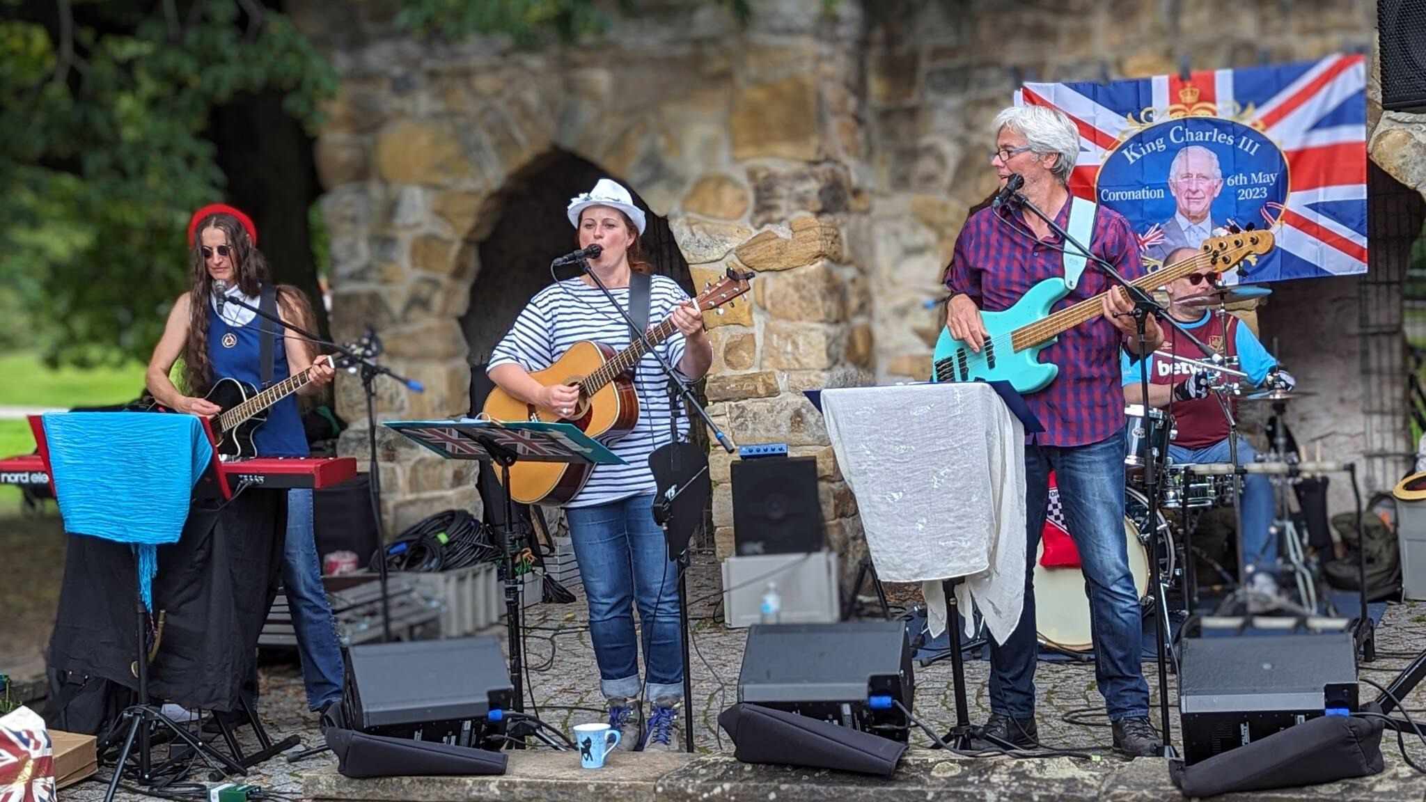 Live Music and Sing Along